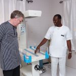 Visite du Représentant Résident de l'USAID au Bénin à la Clinique As de Cœur et au Centre Jeunes Amour&Vie de l'université de Parakou