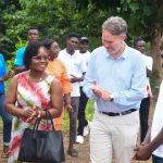 Promotion de la Santé et des Droits Sexuels et Reproductifs: L’Ambassadeur des Pays-Bas en visite dans un Centre Jeunes Amour&Vie de l'ABMS